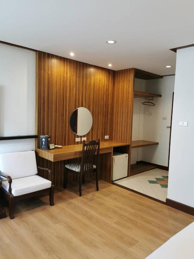 Baanbusarin Hotel Hua Hin Exterior photo