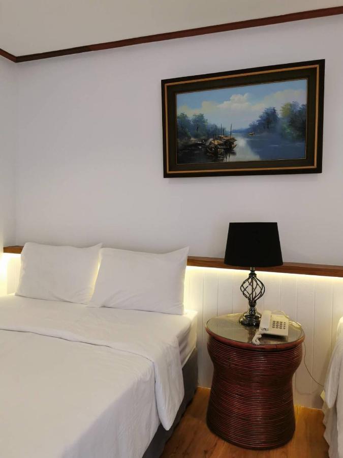 Baanbusarin Hotel Hua Hin Exterior photo