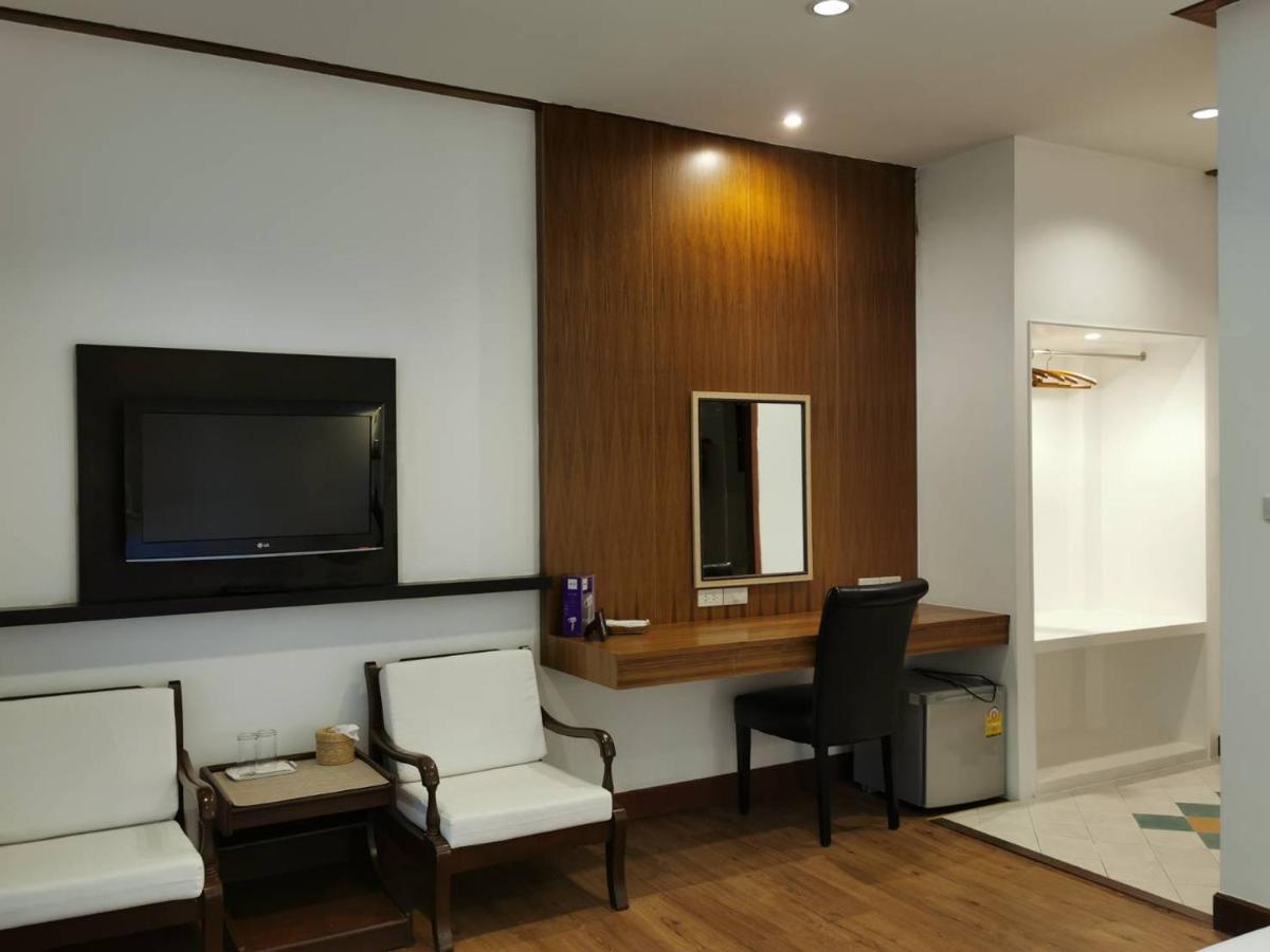 Baanbusarin Hotel Hua Hin Exterior photo