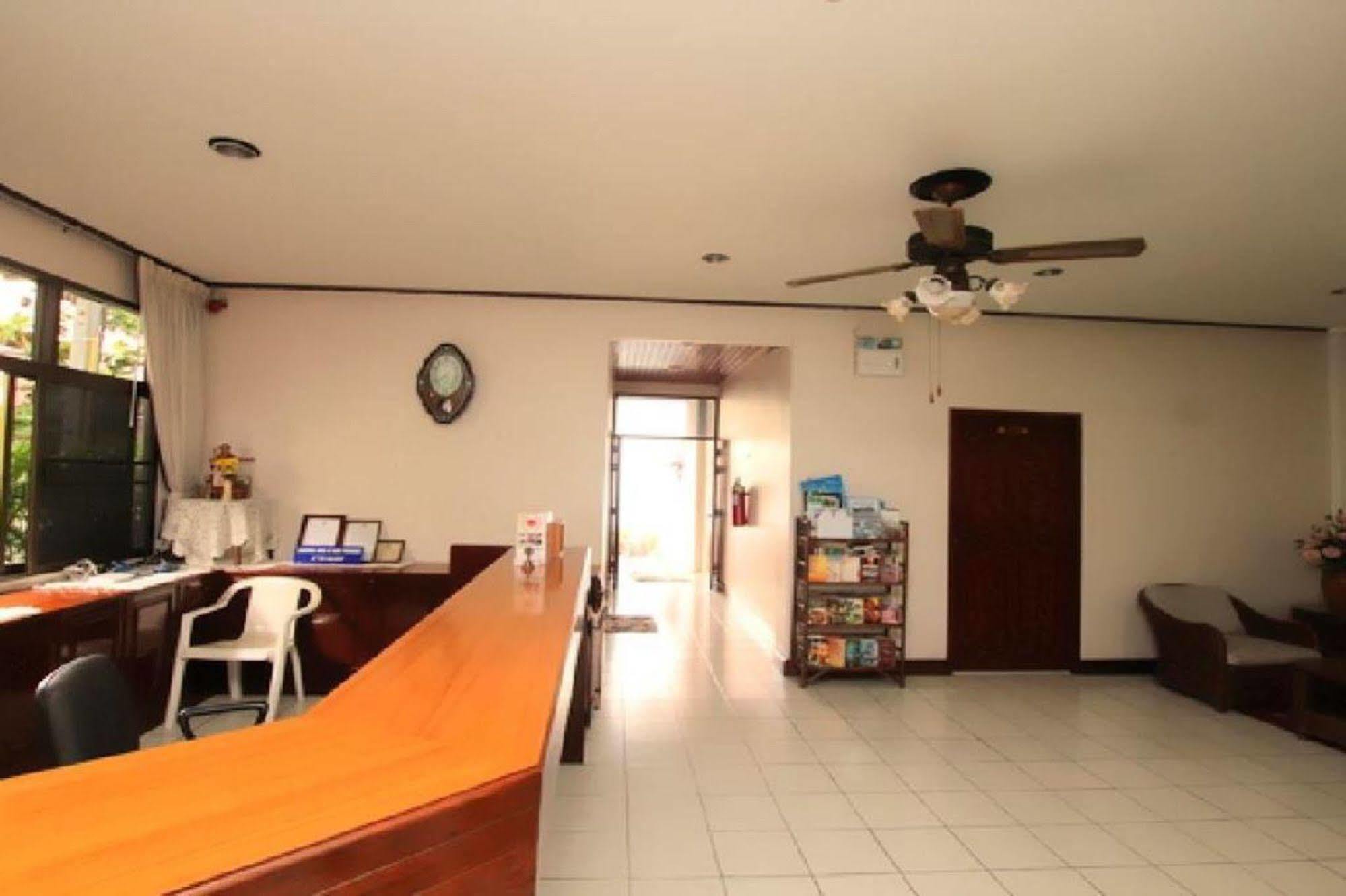 Baanbusarin Hotel Hua Hin Exterior photo