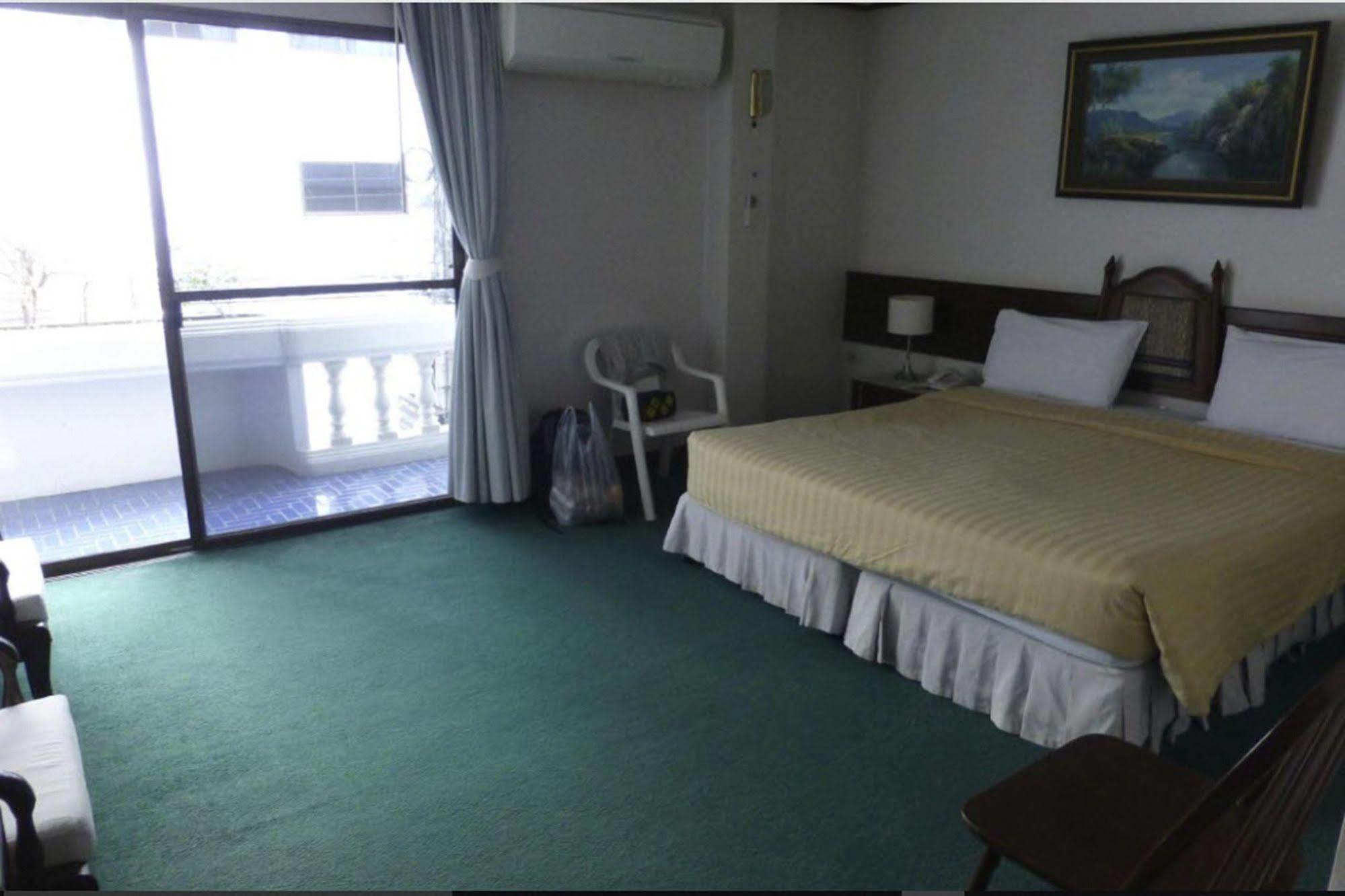 Baanbusarin Hotel Hua Hin Exterior photo