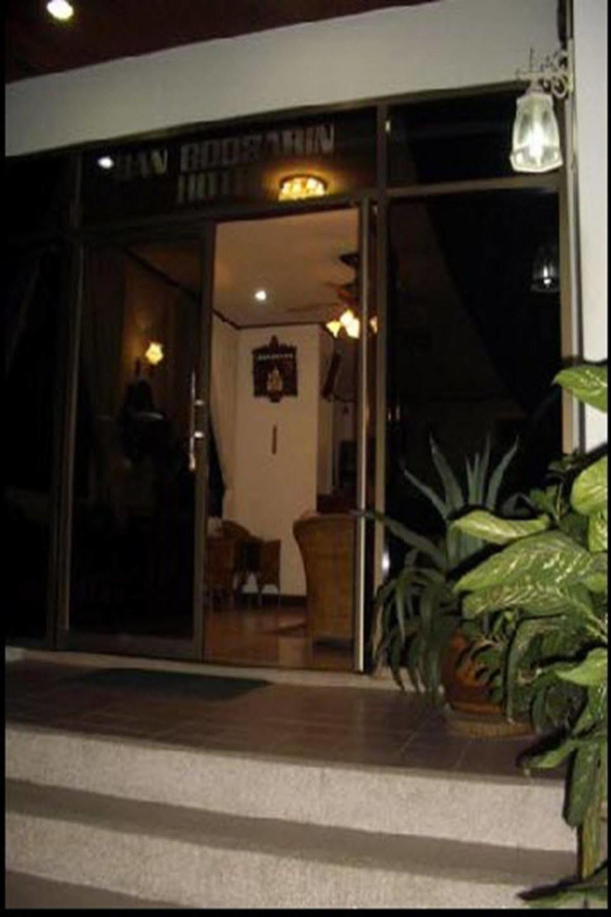 Baanbusarin Hotel Hua Hin Exterior photo